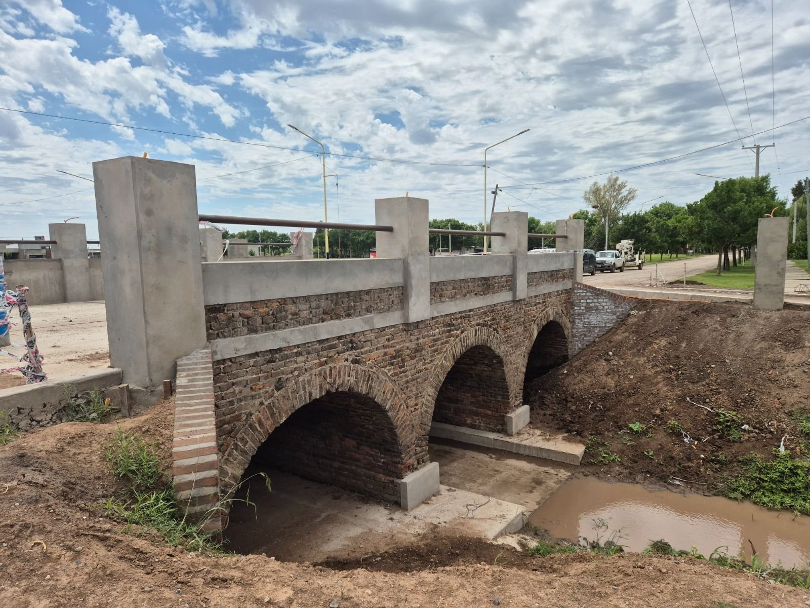 Arcos de ladrillo del puente histórico de Mitre y Buenos Aires en Salto Grande durante los trabajos de recuperación. Foto: Gobierno de Santa Fe, publicación de 2025.